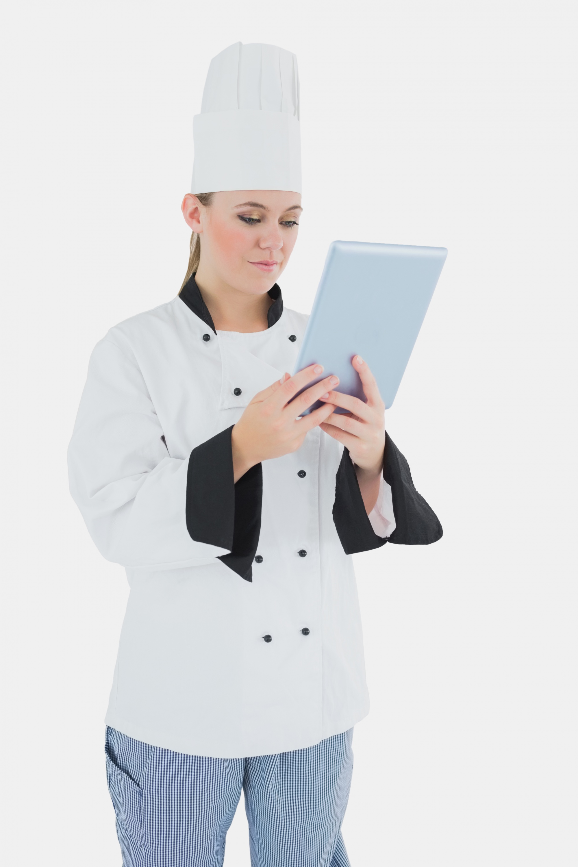 Chef digitale che cucina con attrezzatura moderna